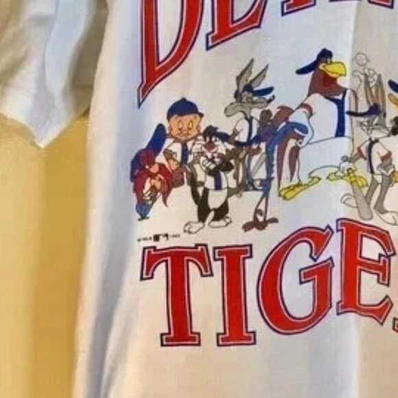 DETROIT TIGERS VINTAGE LOONEY TUNES Shirt Unisex Men Women - Picture 3 of 5